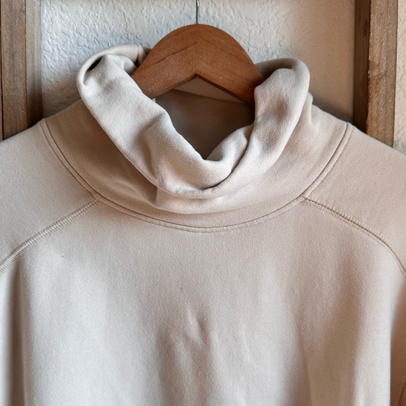 LIT Active Whisper Oversized Turtleneck in Cream sz: Small - Picture 4 of 11